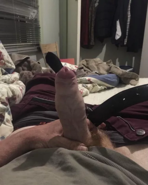 I just want to find a pretty girl who likes my cock. (M30)