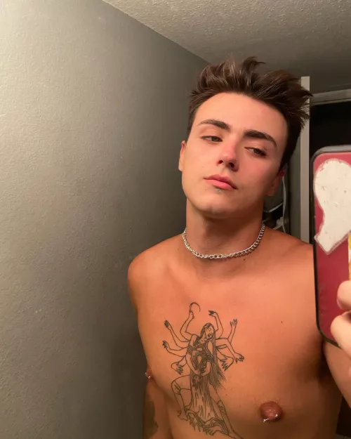 I prefer to be a spooky twink 👻