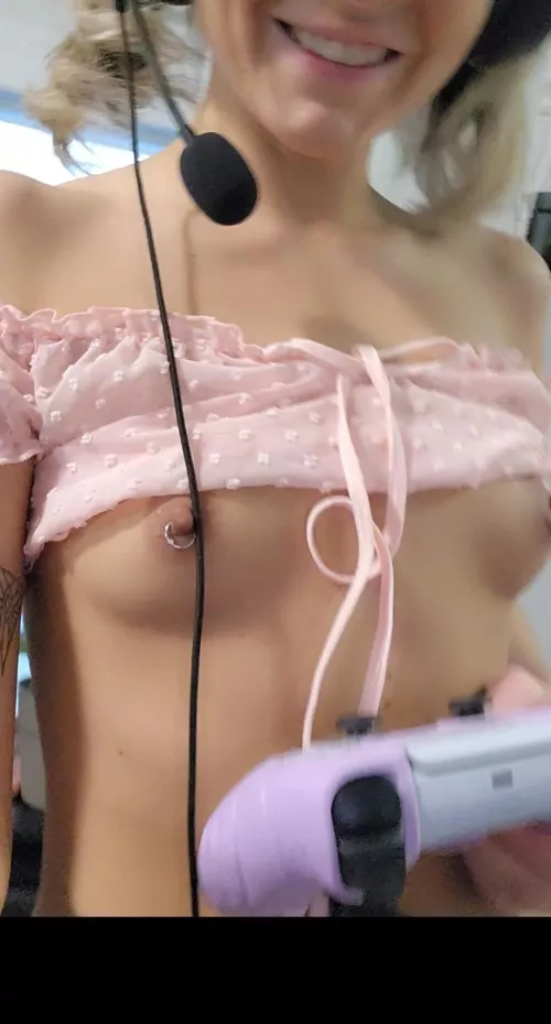 I'll game while you play with my nipples 😇