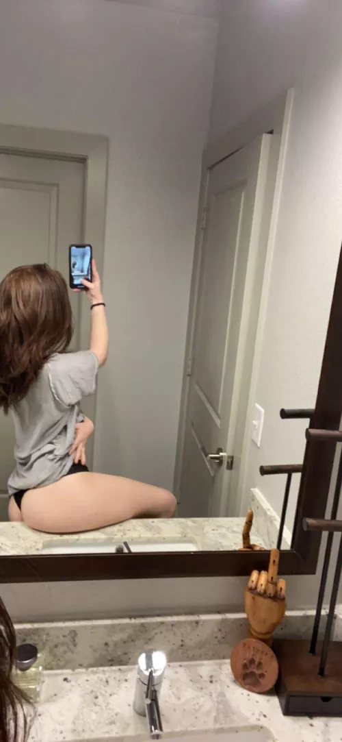 I’m bi, so I get why guys are so into my body type lol <3