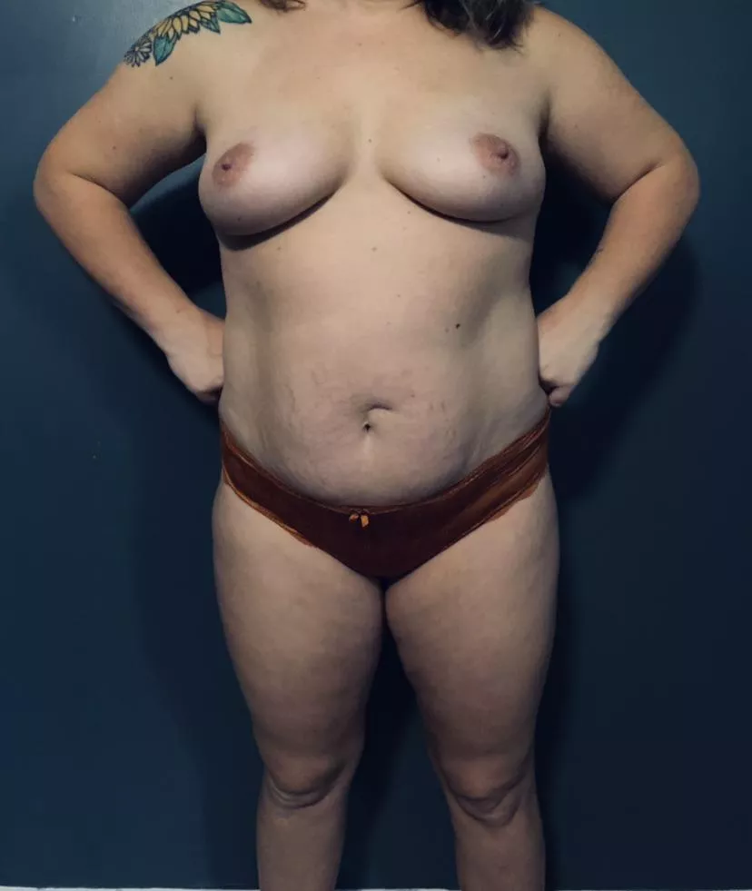 [image] mommy of 3! Suck on my nipples! It makes me SO wet!