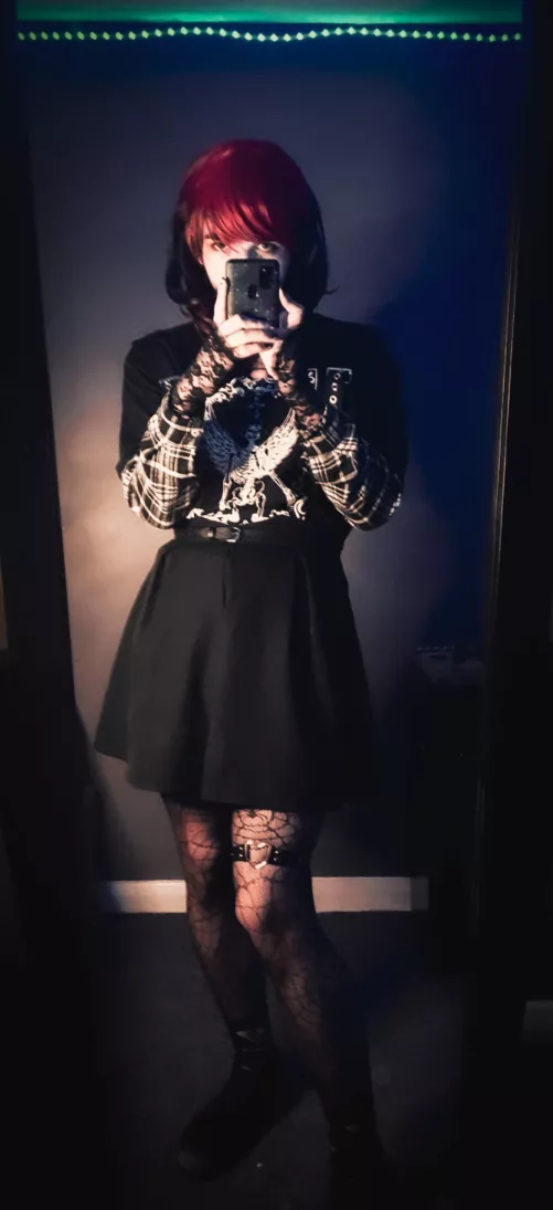 Is my outfit good enough for a headpat this Friday? 🖤