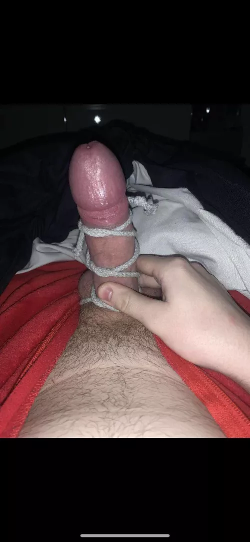 I’ve never eaten my cum before I always pussy out please can someone help me and fuck my ass