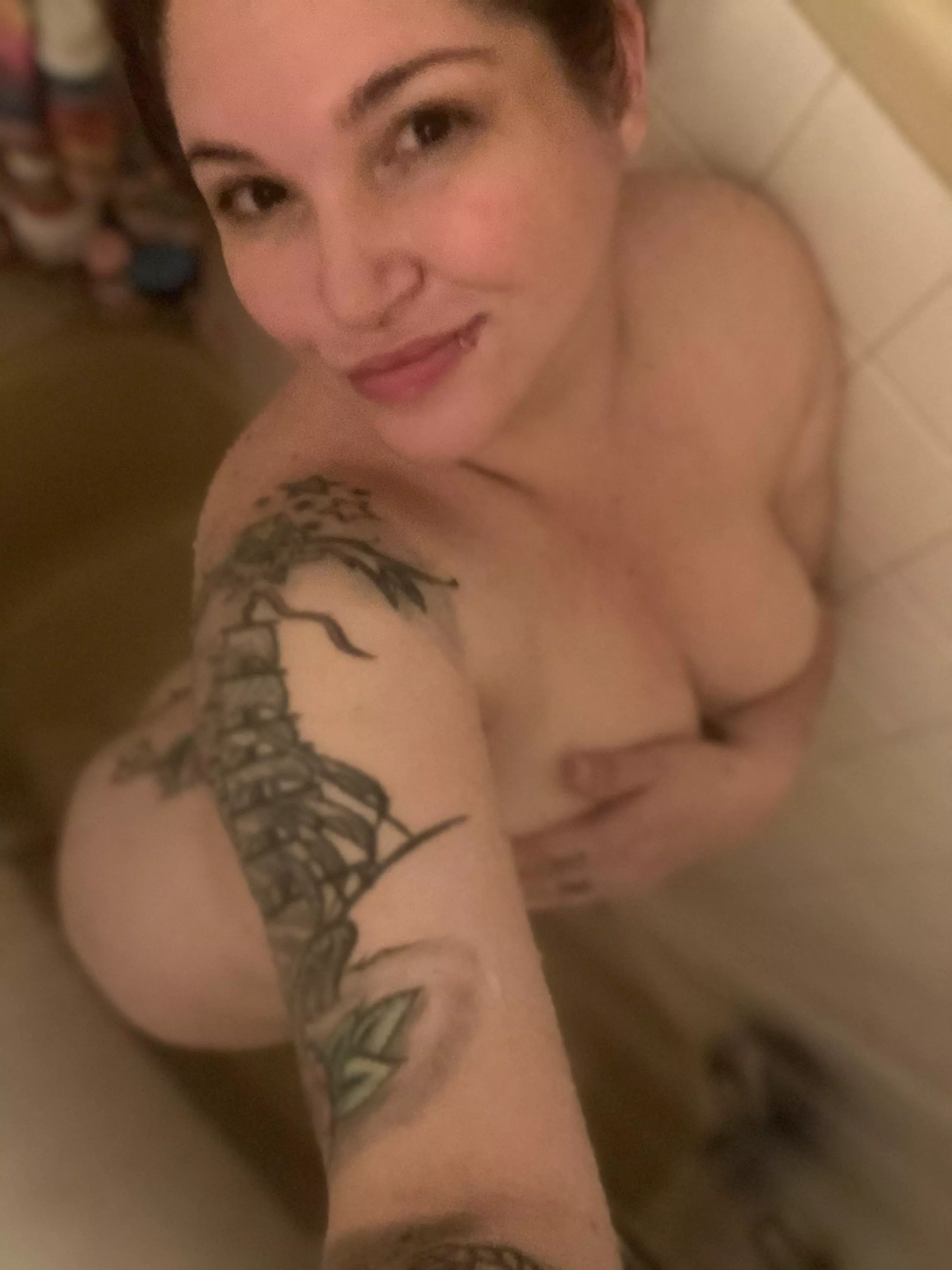 Live streaming my shower right nowwwww! Come join me :)