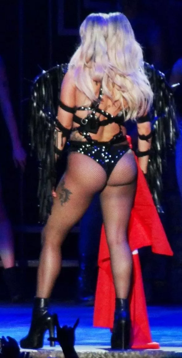 Mamma mia, that's a tight ass