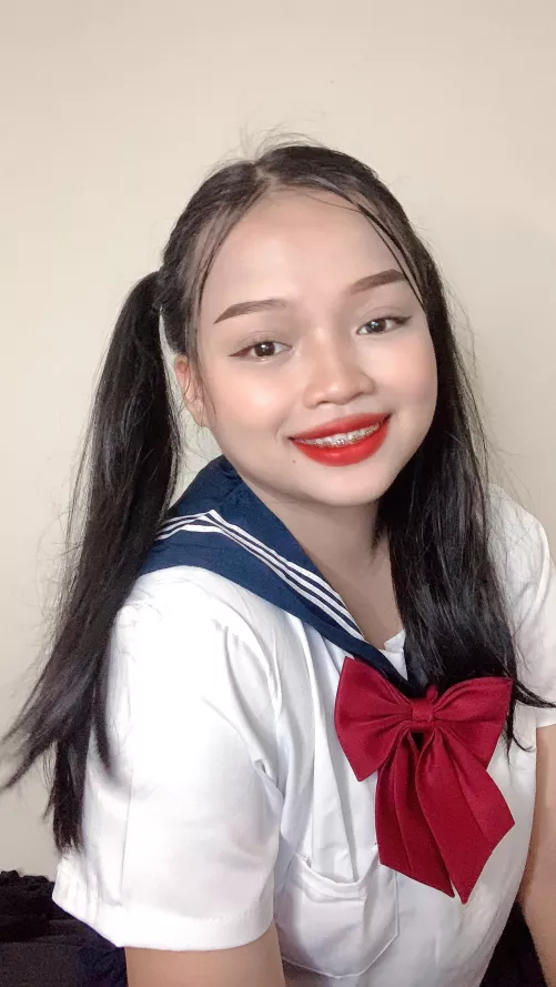 me in my school uniform! 😁