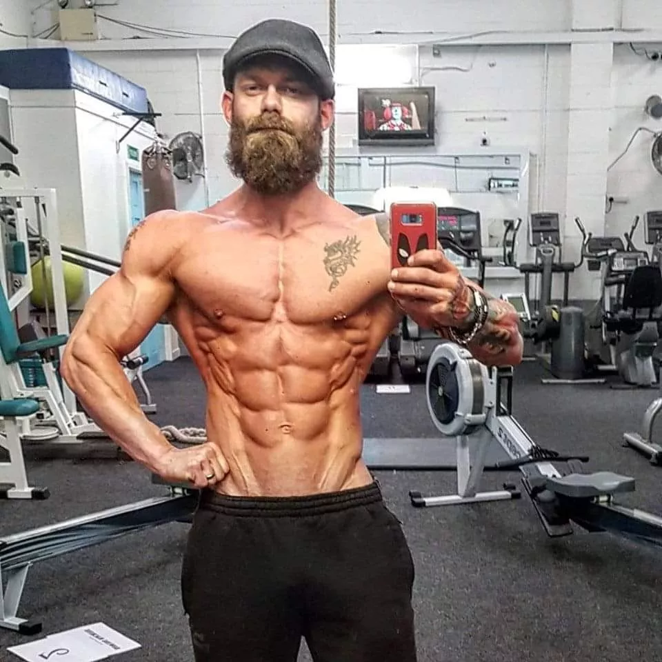 Noob saying hello! 😄 (m)