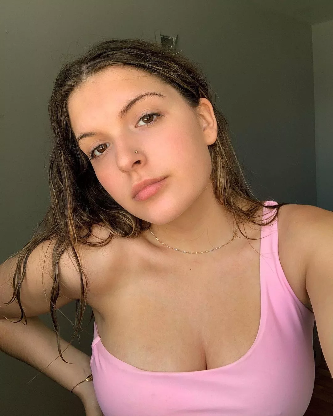 pink top