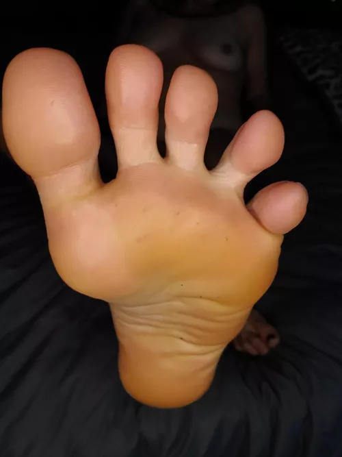 Please can I put my soft soles on your face🤭 only if you promise to gently suck on each toe💦