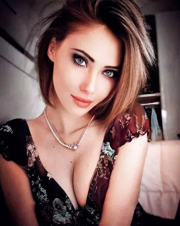 Smoking 🔥 and sexy babe