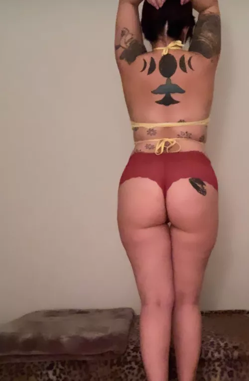 Starburst theme tonight, you going for yellow or pink first?