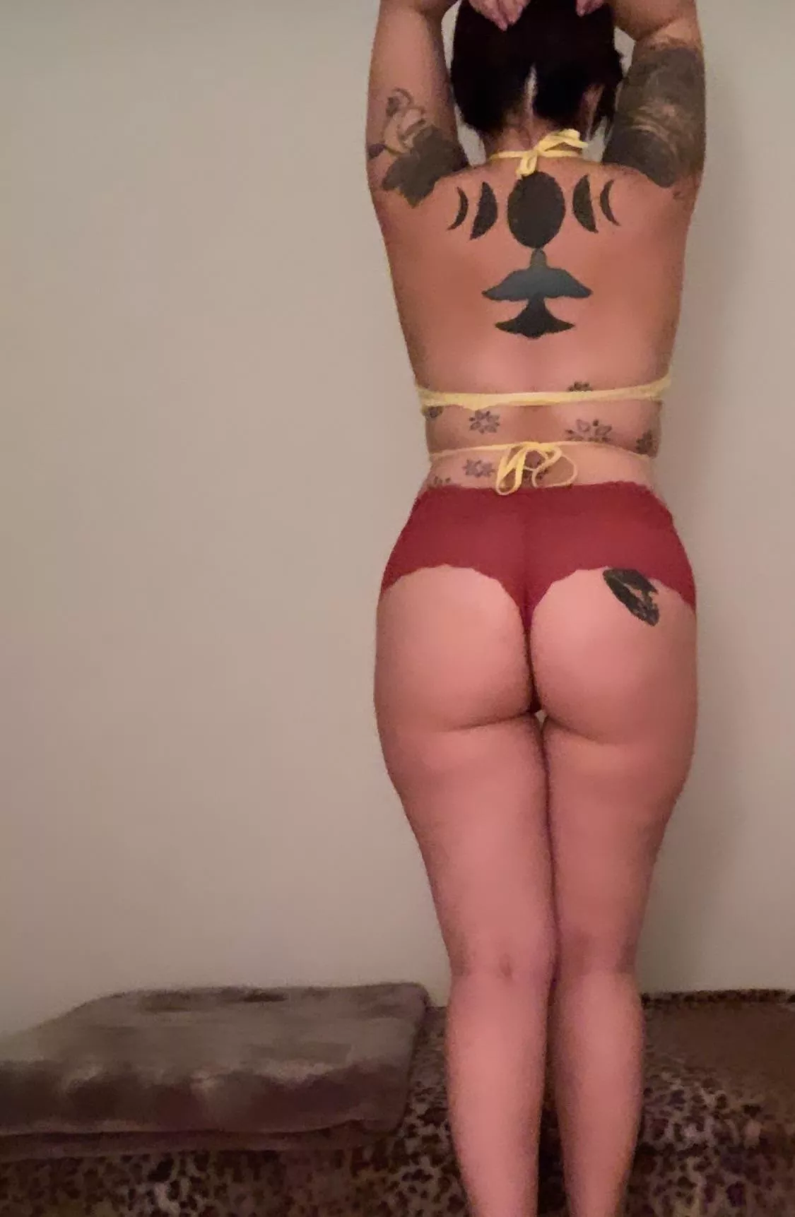 Starburst theme tonight, you going for yellow or pink first?