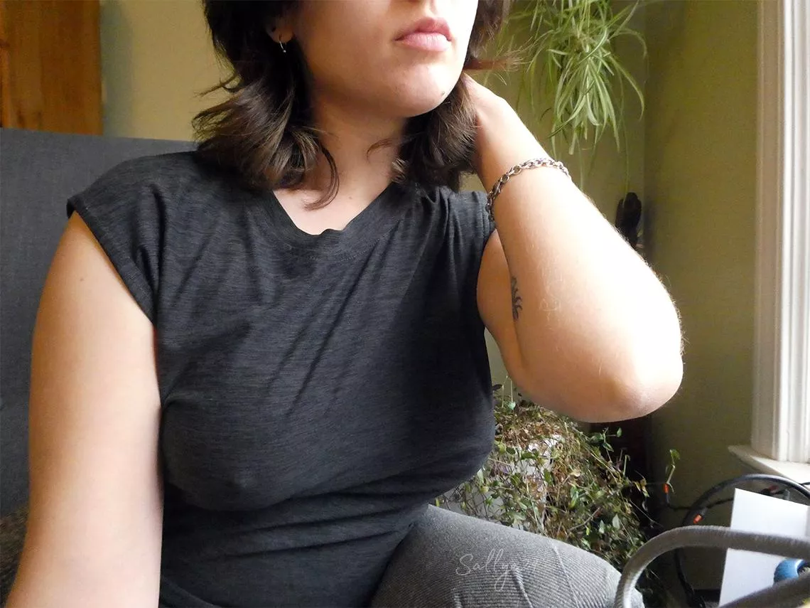 Time to go to the gym!😘(no bra🤫)