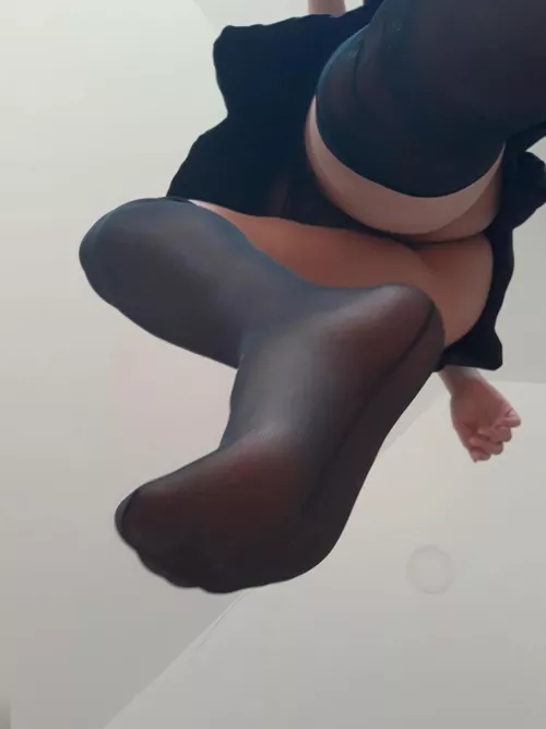 Under my feet is where you belong [domme]