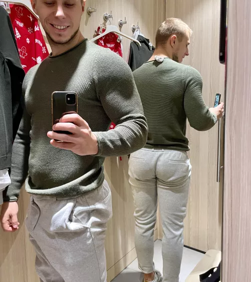 What's going on in this locker room?)