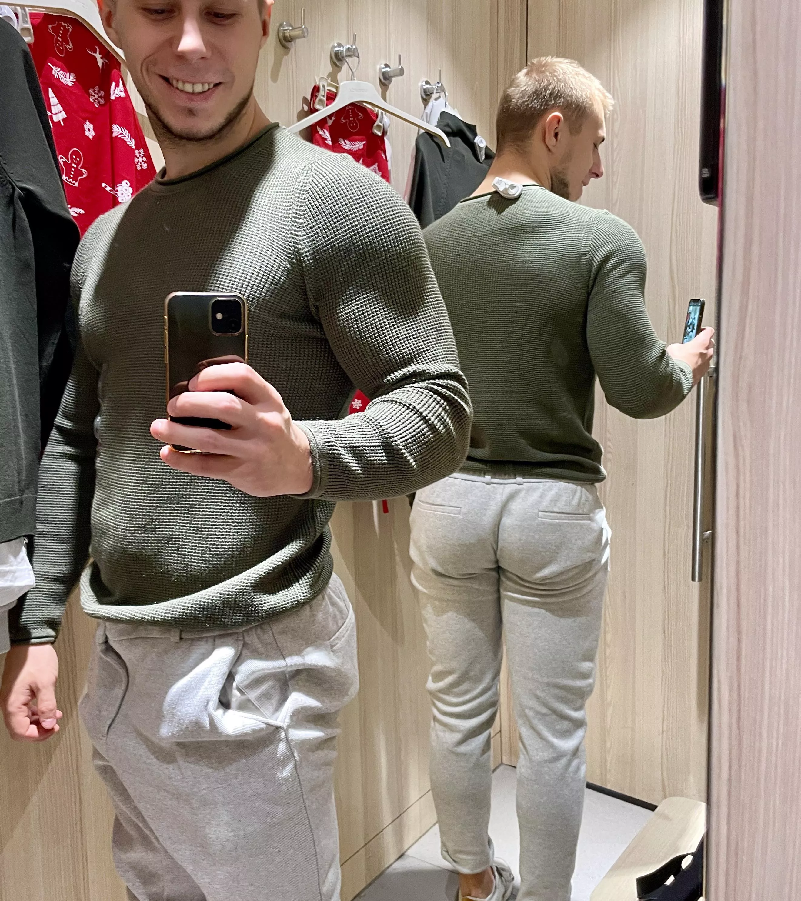 What's going on in this locker room?)