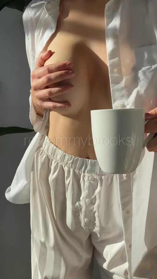 Which hand should I set free? 🤭