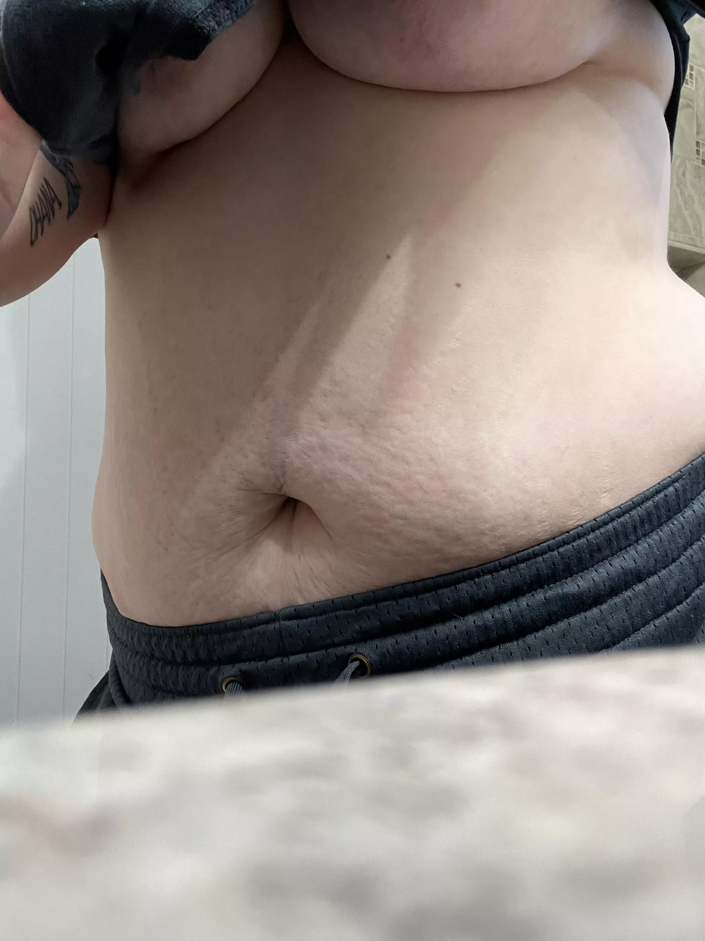 Who doesn’t like under boobs 🥵