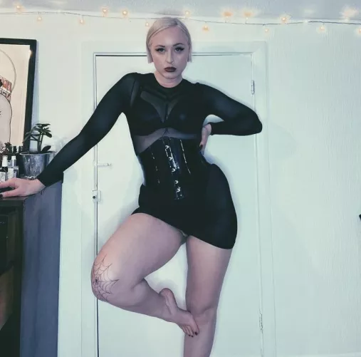 25 [F4M] UK - I need a hot sub man now!!🔥