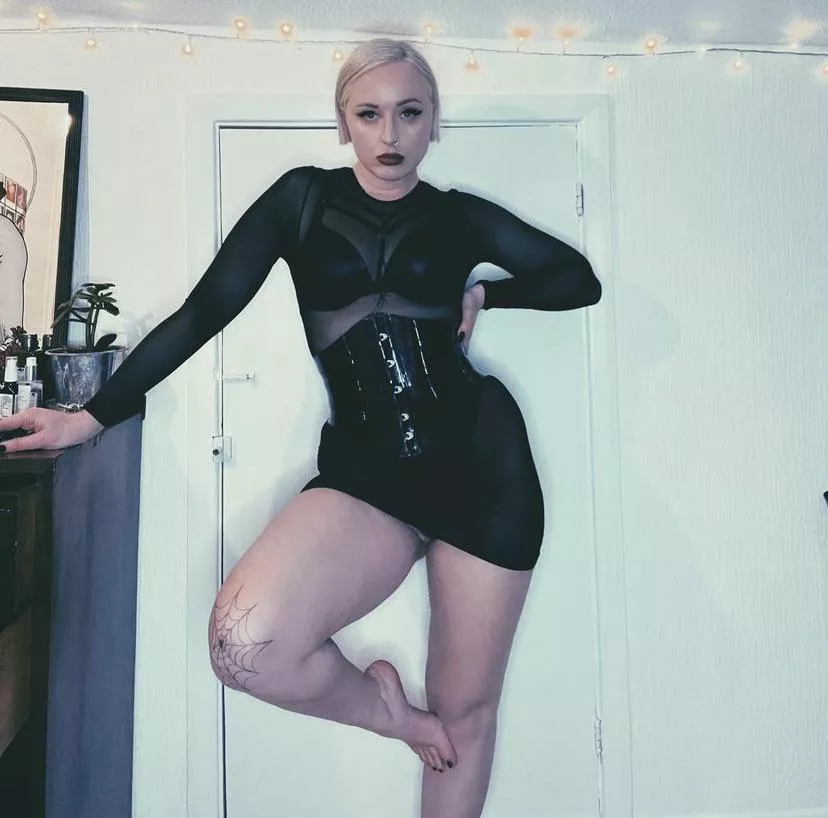 25 [F4M] UK - I need a hot sub man now!!🔥