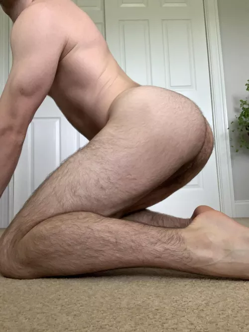 26 american abroad & in need of kind vers uncut men to help me out 👀