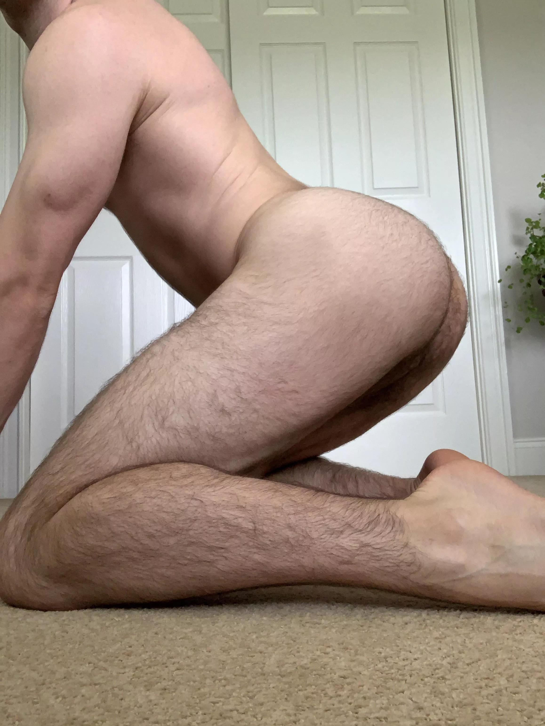 26 american abroad & in need of kind vers uncut men to help me out 👀