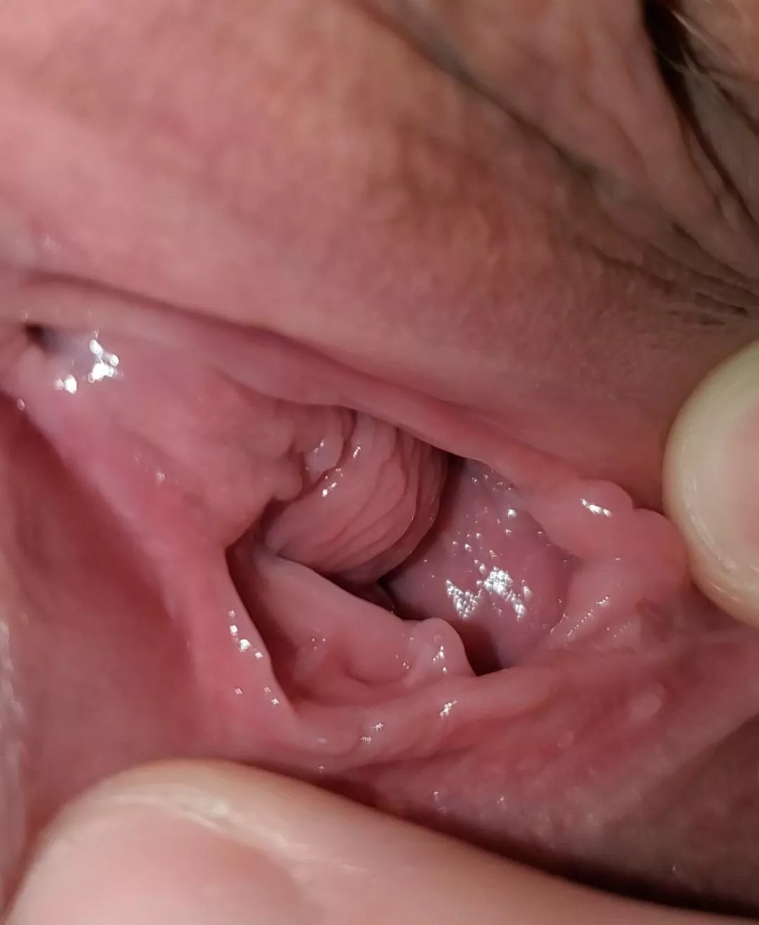 anyone wanna pound my wet pussy 😘