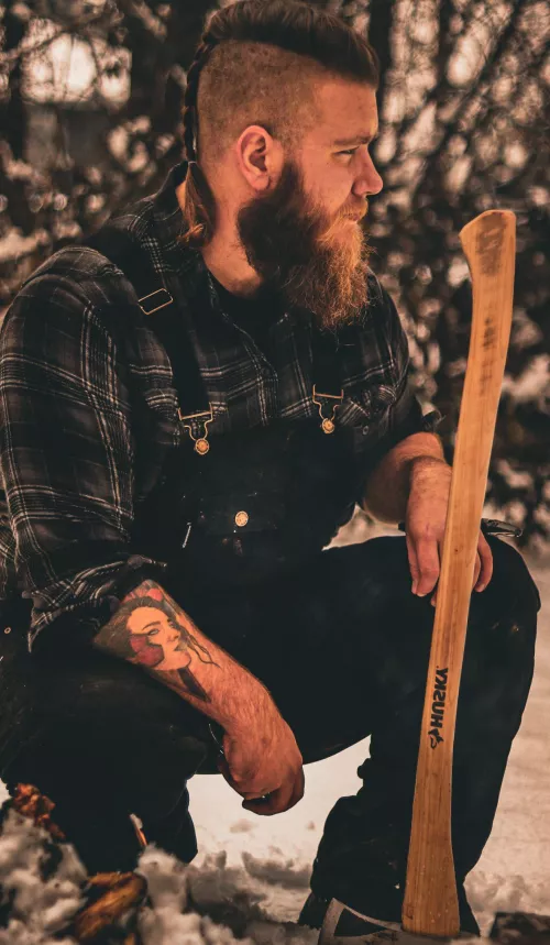 Bearded? ✅ Tattooed? ✅ Tall? ✅