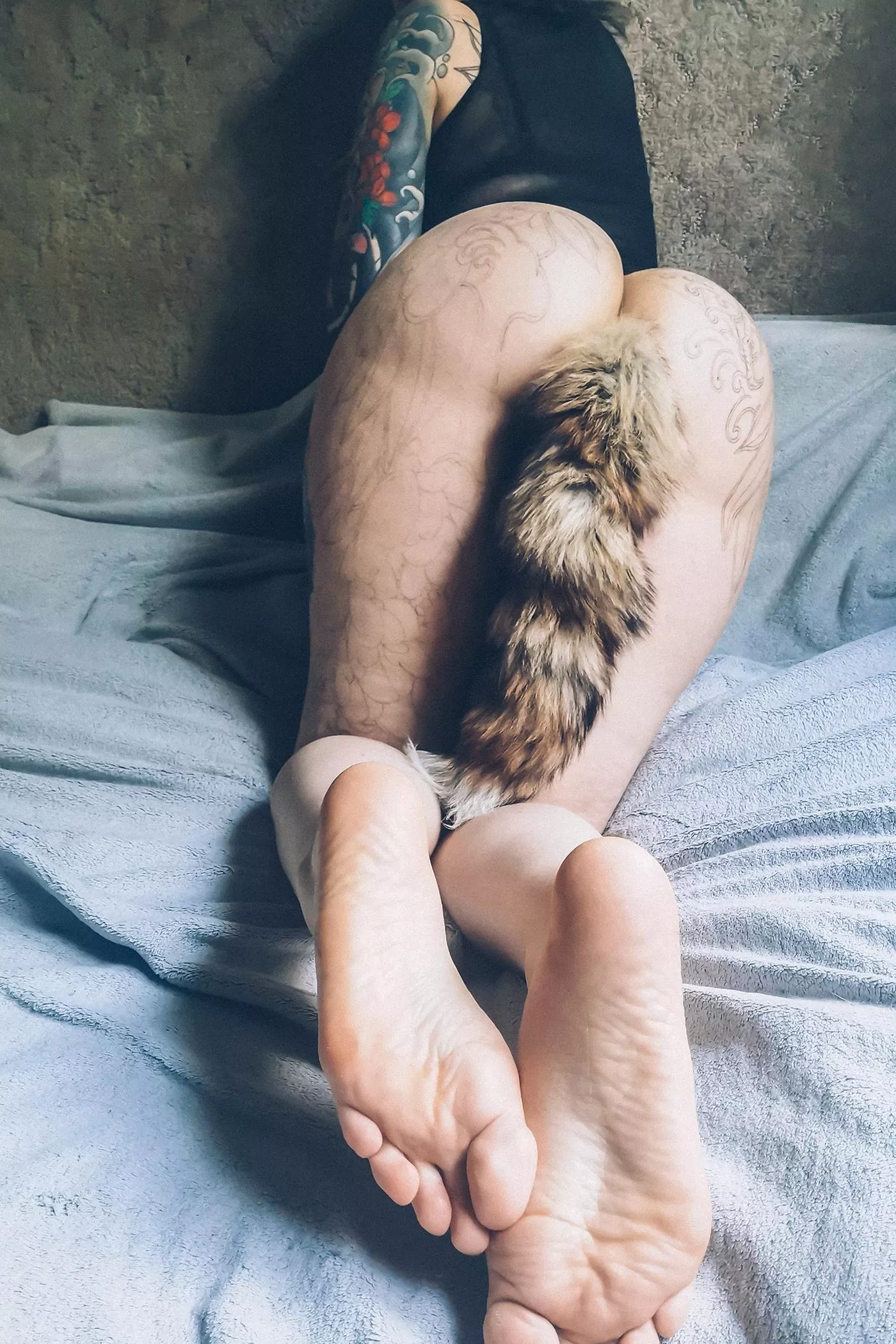 Come on dont be shy lick my feet ❤️