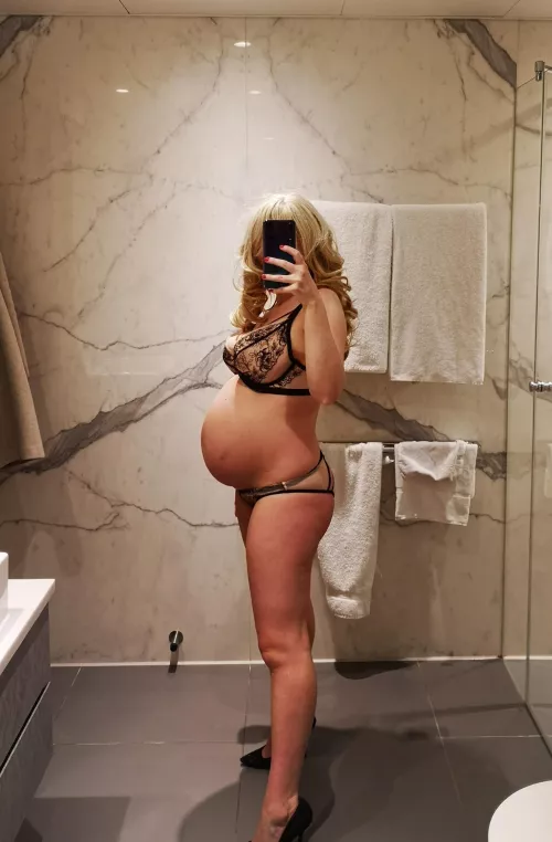 Do you like my preggo curves?
