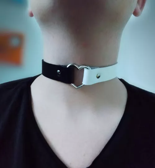 Finally got my first piece of femme clothing/accessory!