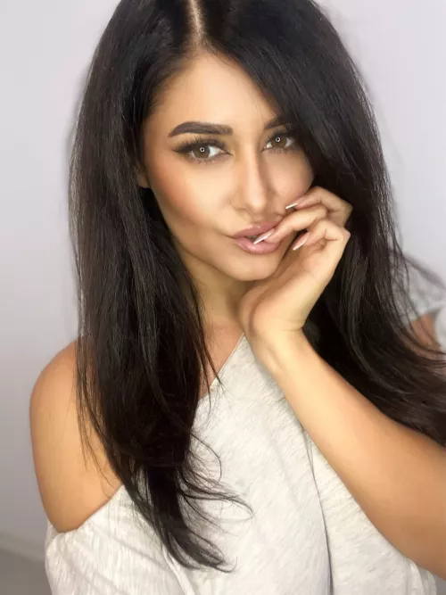 guess what this horny Romanian MILF is thinking