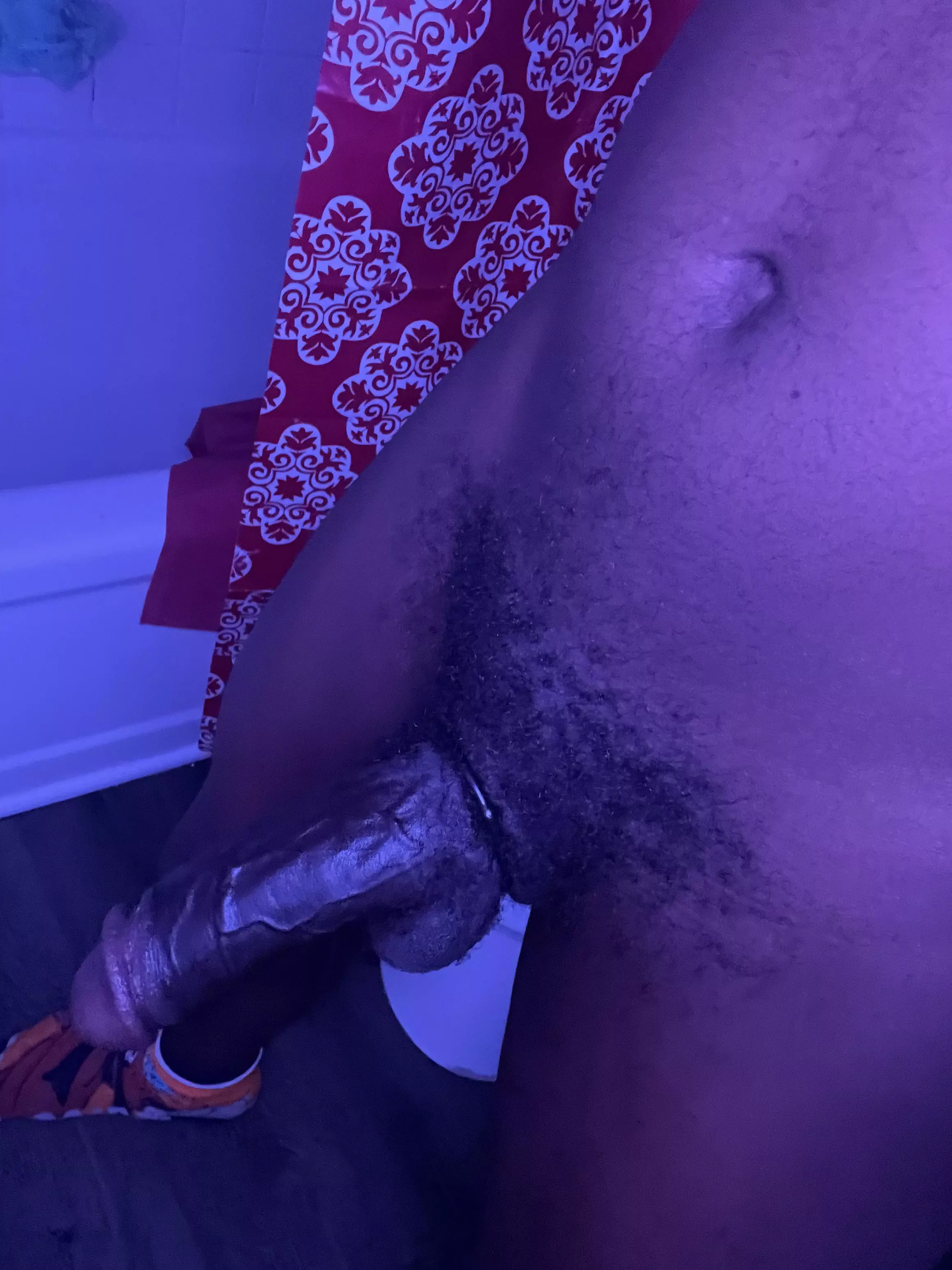 Guy was trying to say he is 9 inches through a dick pic but my husband is way bigger than him and I measured my husband at 8.75 inches lol