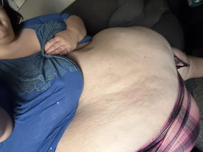 Hmmm do you think my belly looks any bigger after Thanksgiving??? 🤔