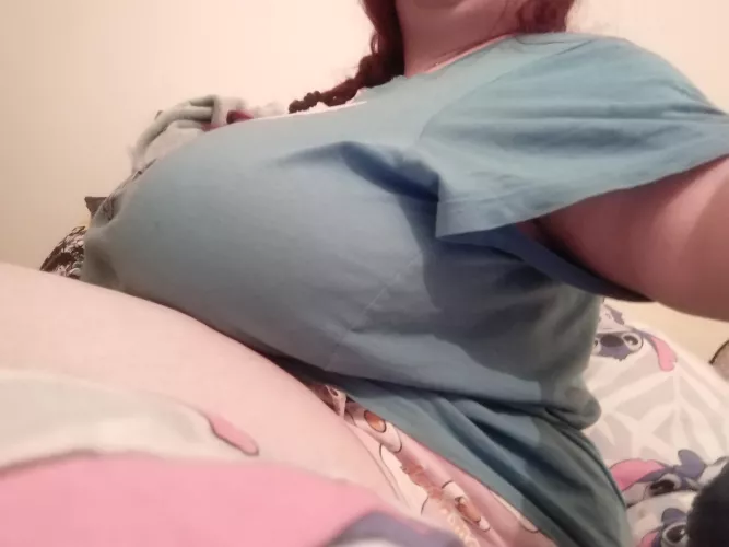 I am the Queen of side boob