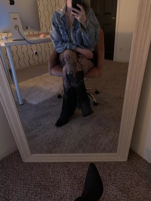 I love these boots 👢 🥰