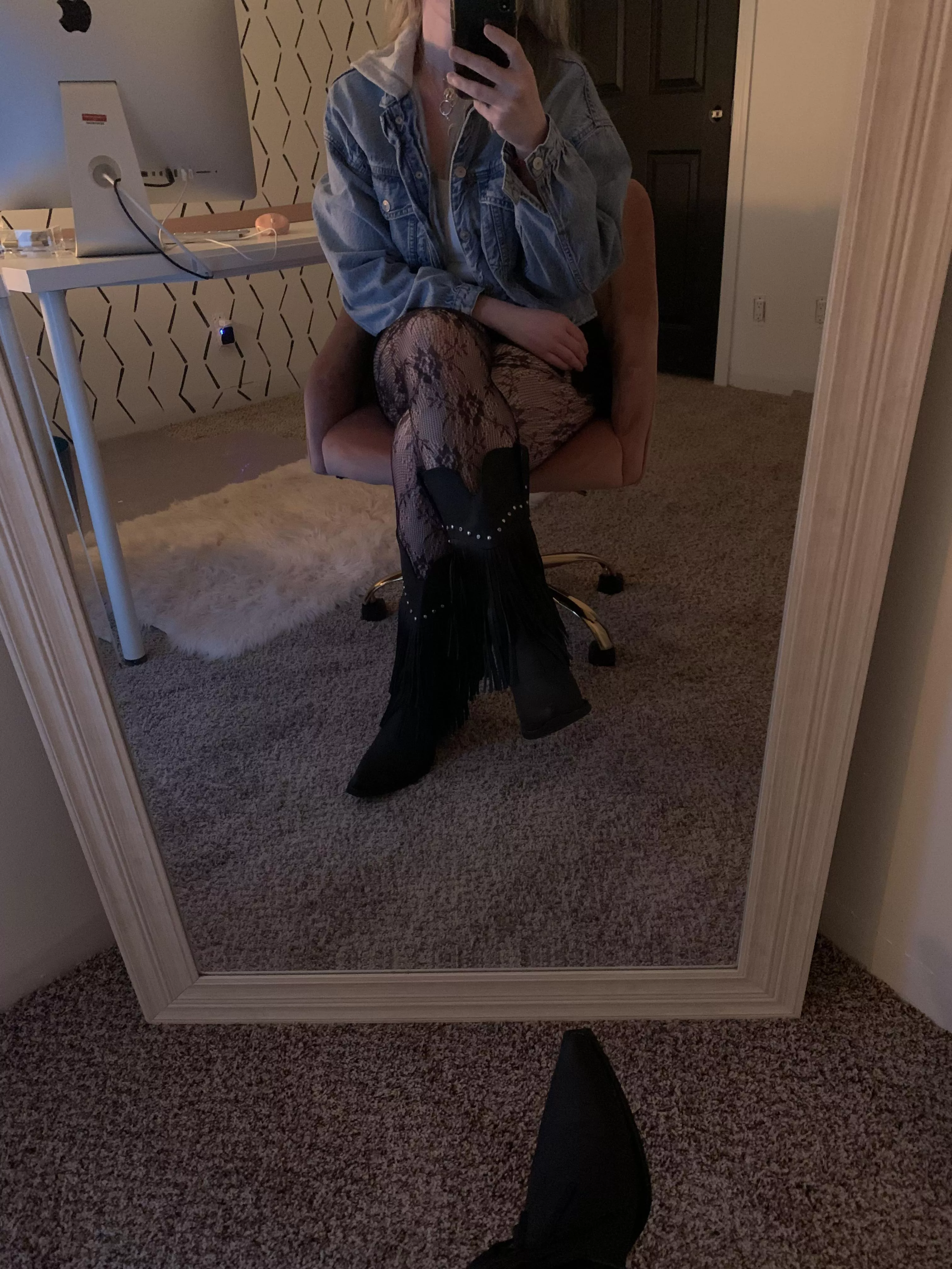 I love these boots 👢 🥰