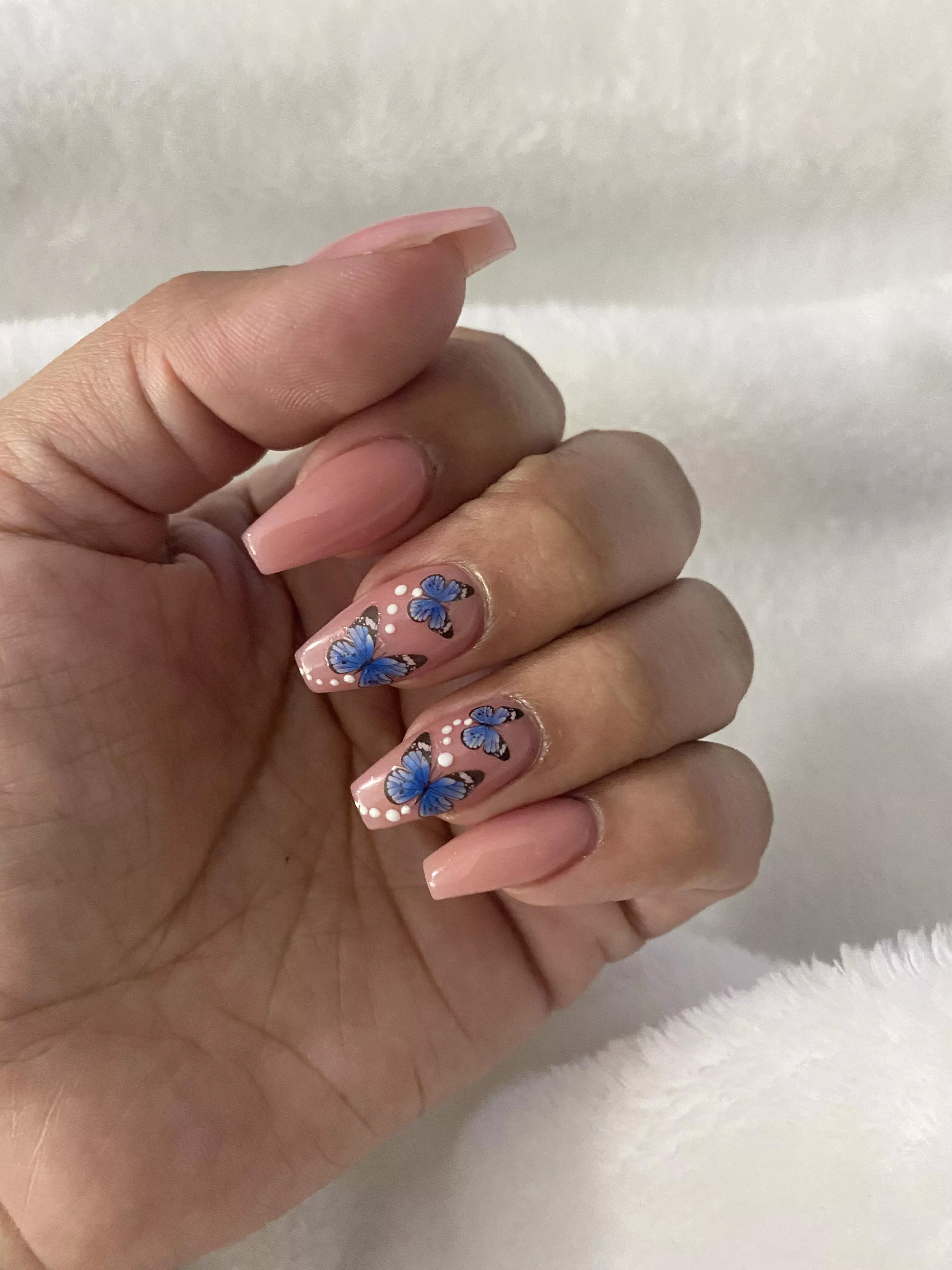 I need a new mani 🤤