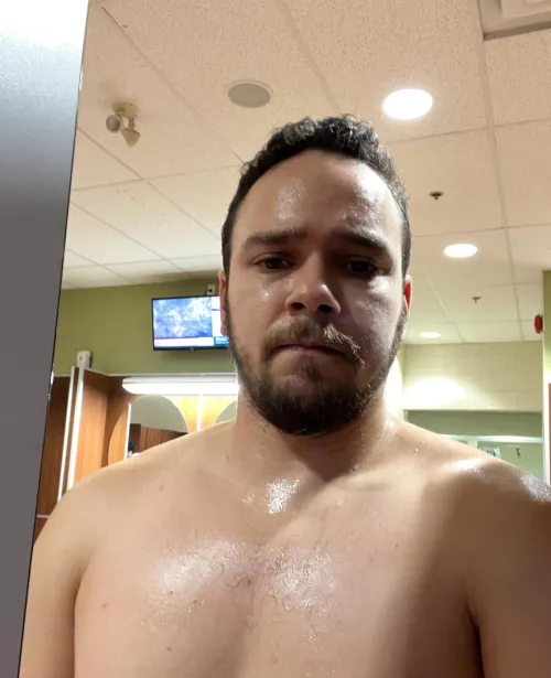 Im a bit sweaty here 😄 Hope you guys are having a Good Friday night. And happy thanksgiving weekend to the folks in the USA!