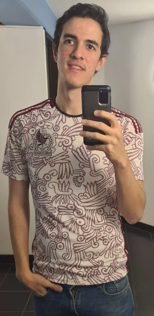 I'm not a big soccer fan, but today I'm watching México play!