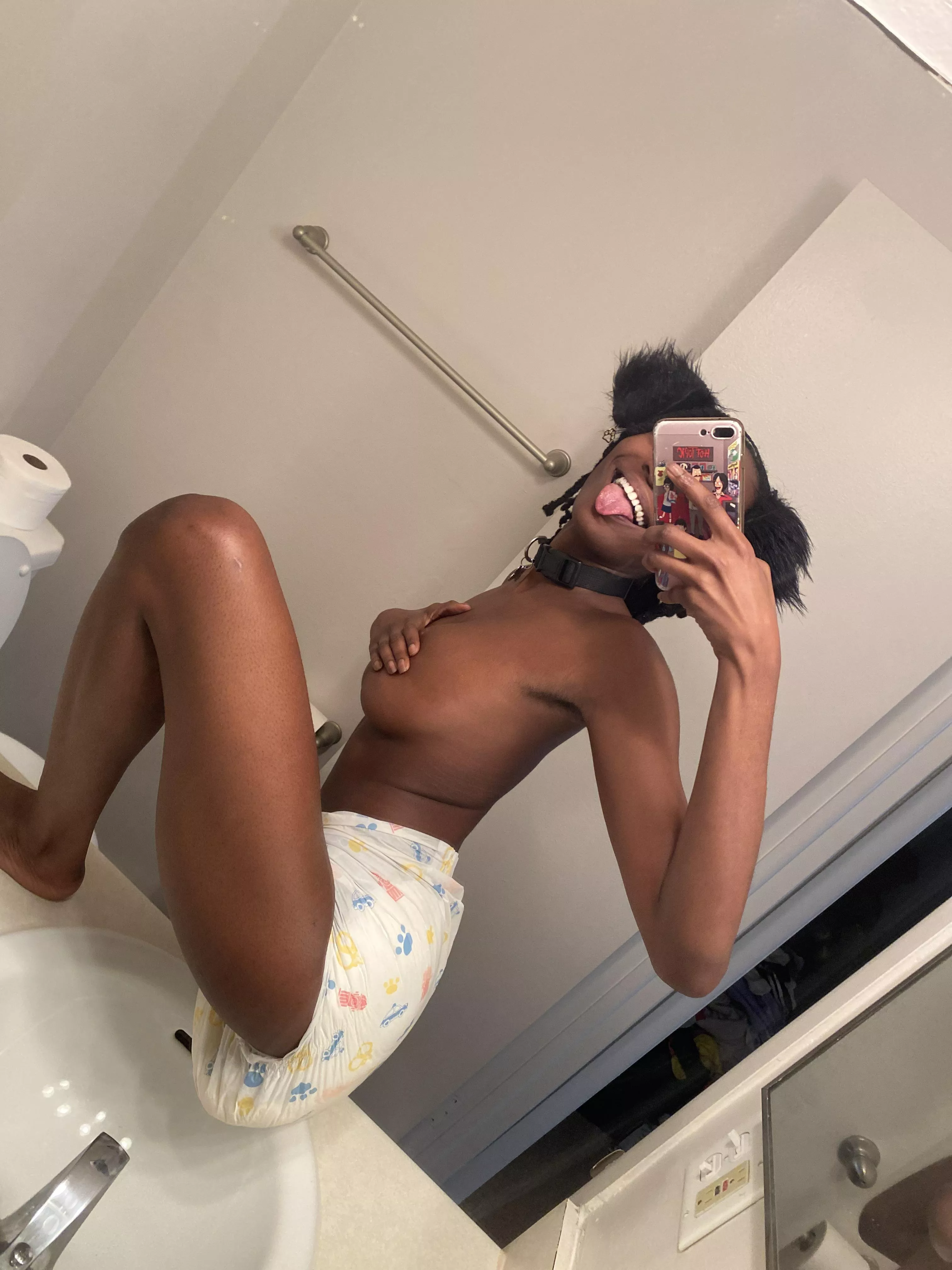 I’m SOOOOOOO proud of this diaper sag I got going on here 😍🥰