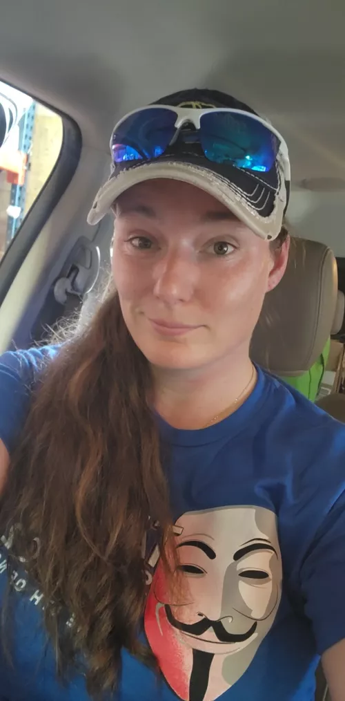 Just a simple picture of my long ponytail and ballcap look 😁