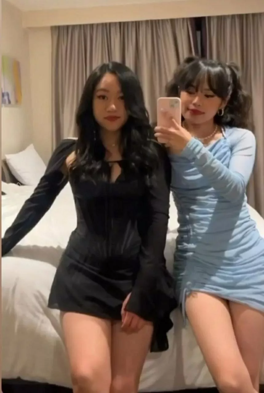 Left or right tell meee 🥰🥰