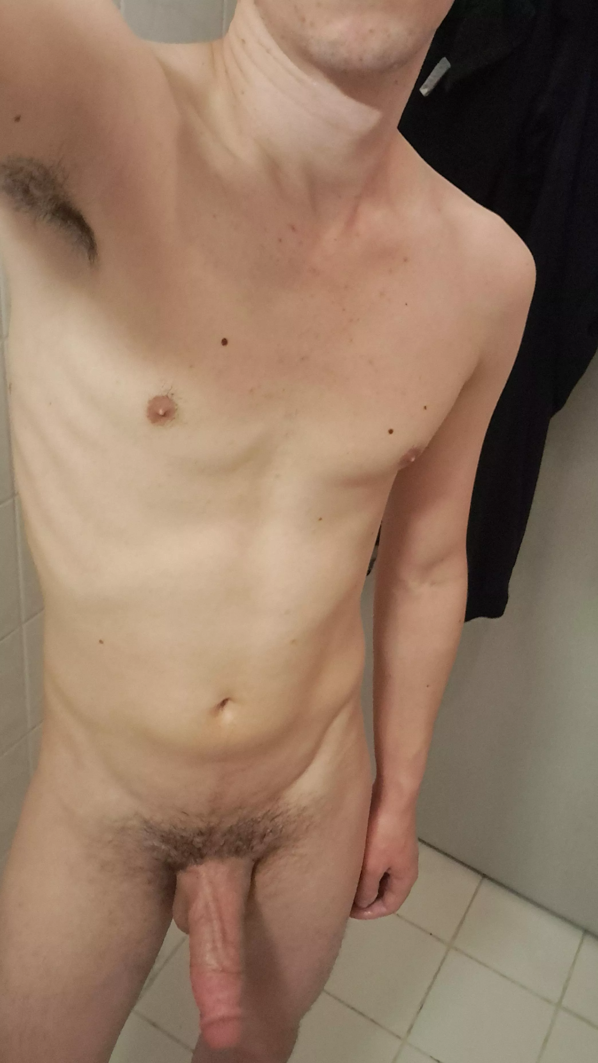 Let me fuck you loud in my dorm shower