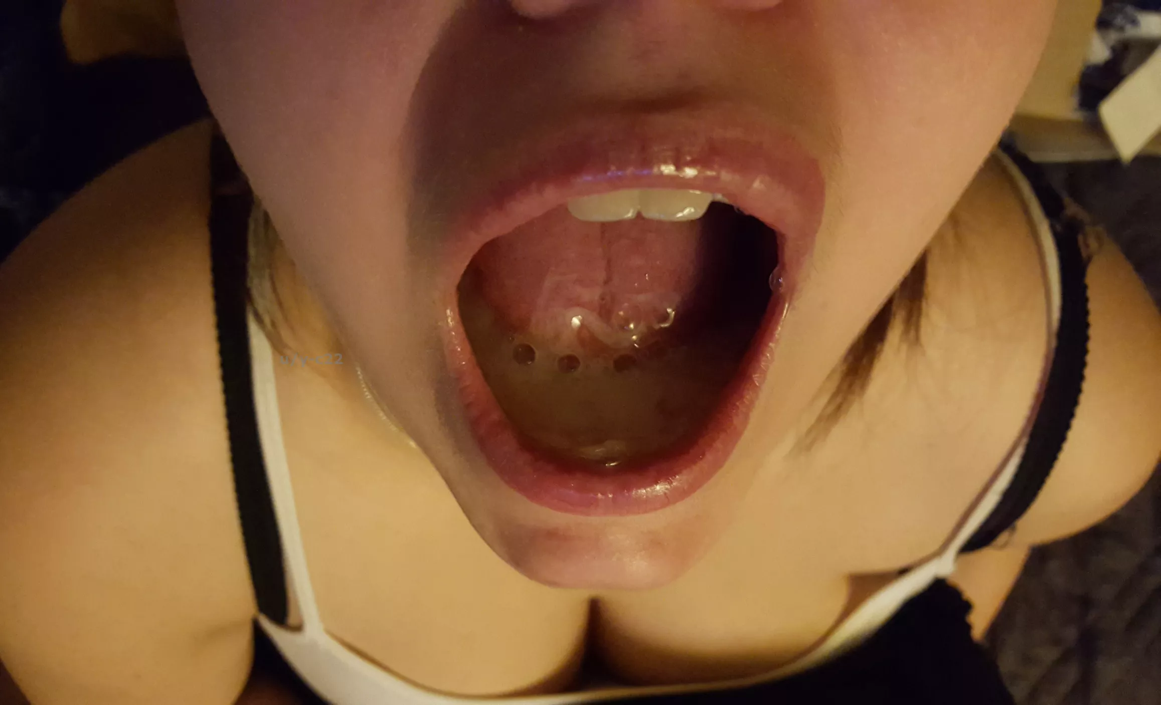 Lets start this weekend with a warm load cum in my mouth ;3