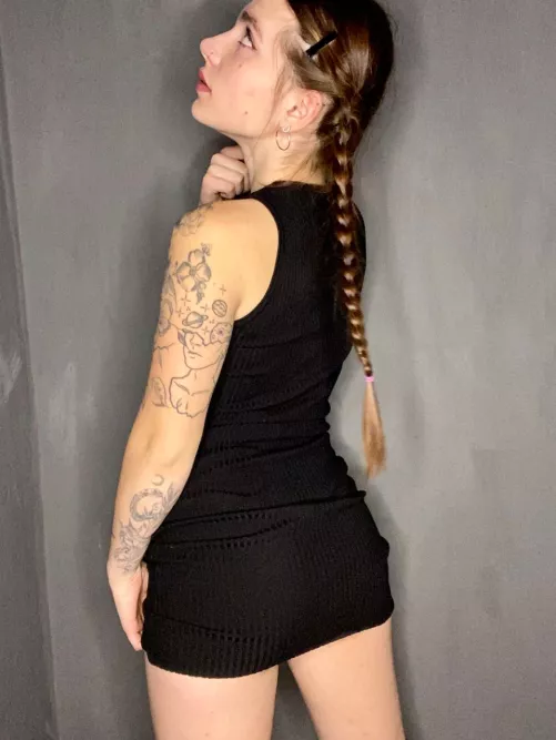 look how this dress sits on my ass