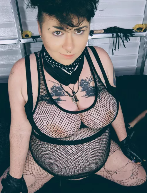 love a good fishnet top