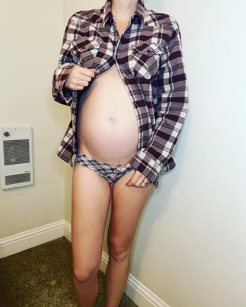 Mama is getting bigger and hornier by the week! 28F/34DD/22wks