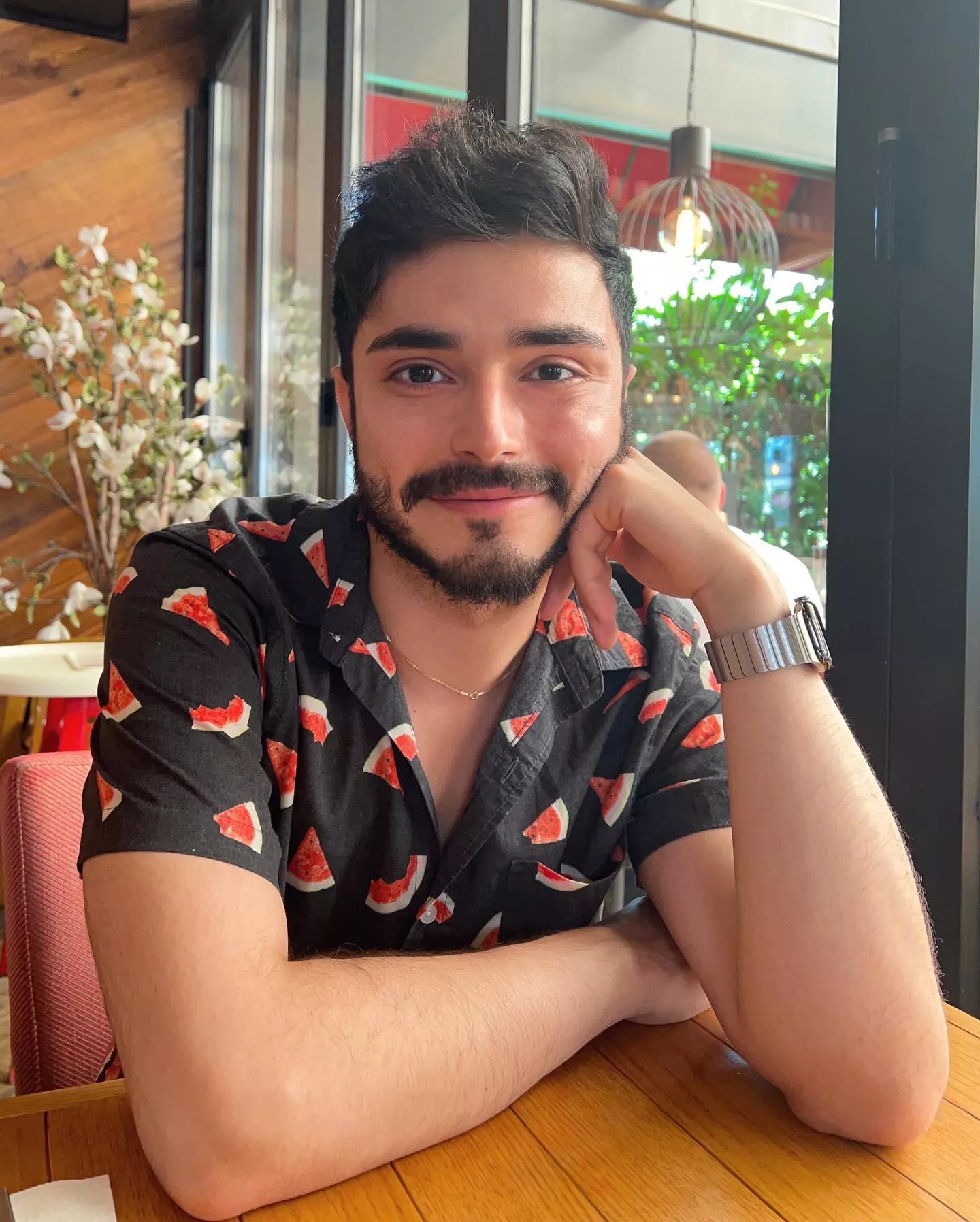 POV you’re my waiter brining me food💀