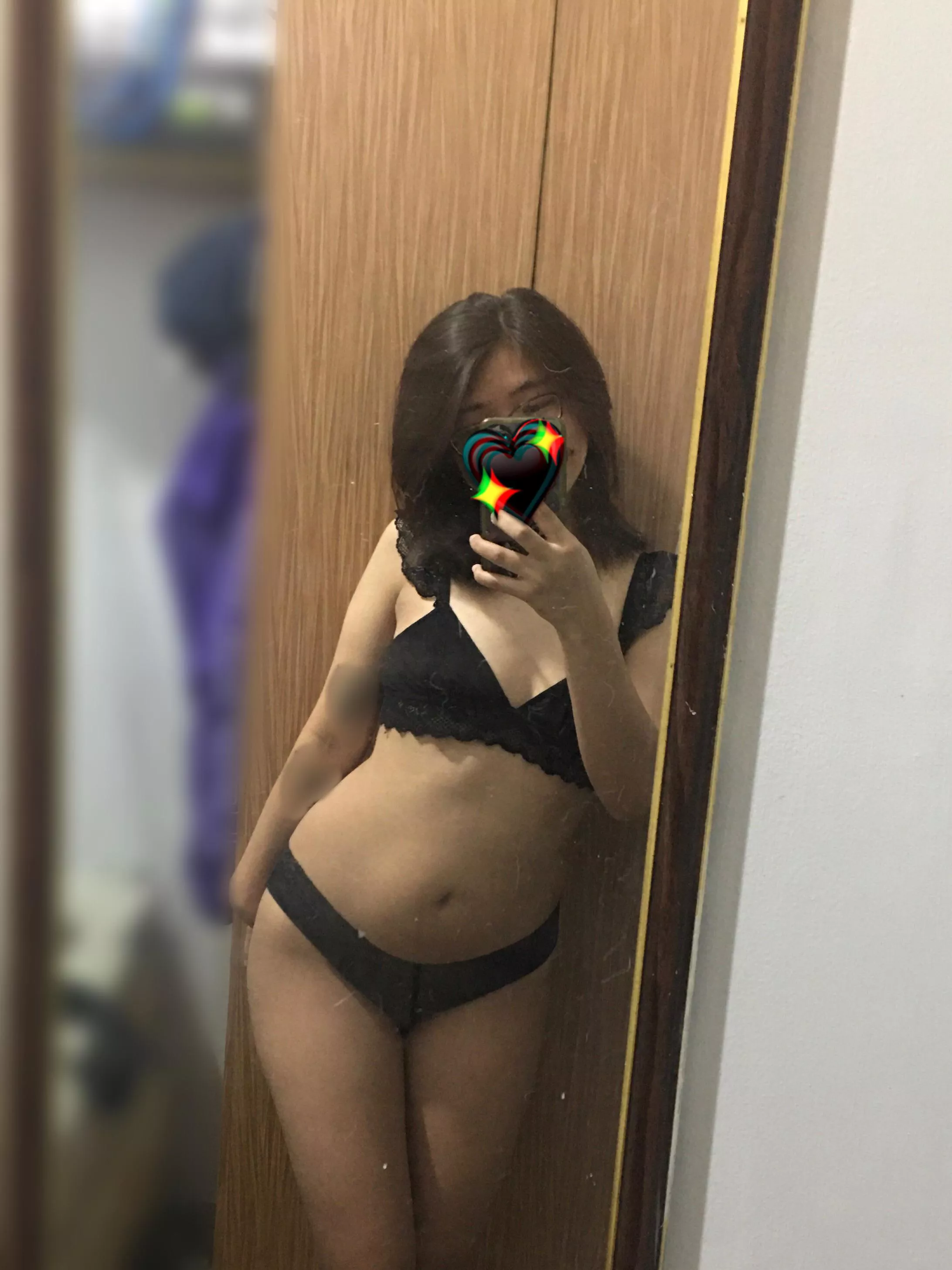 prepping (f)or a night out :)) have a fun and safe weekend! :3